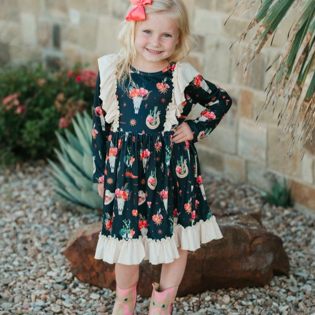 toddler maxi dress Black Floral Skull Ruffle Long Sleeve (2T-5T) 4T Cool Daze Long Sleeve Swimsuit Cover this dress promises breathability LANGUAGE:Norsk