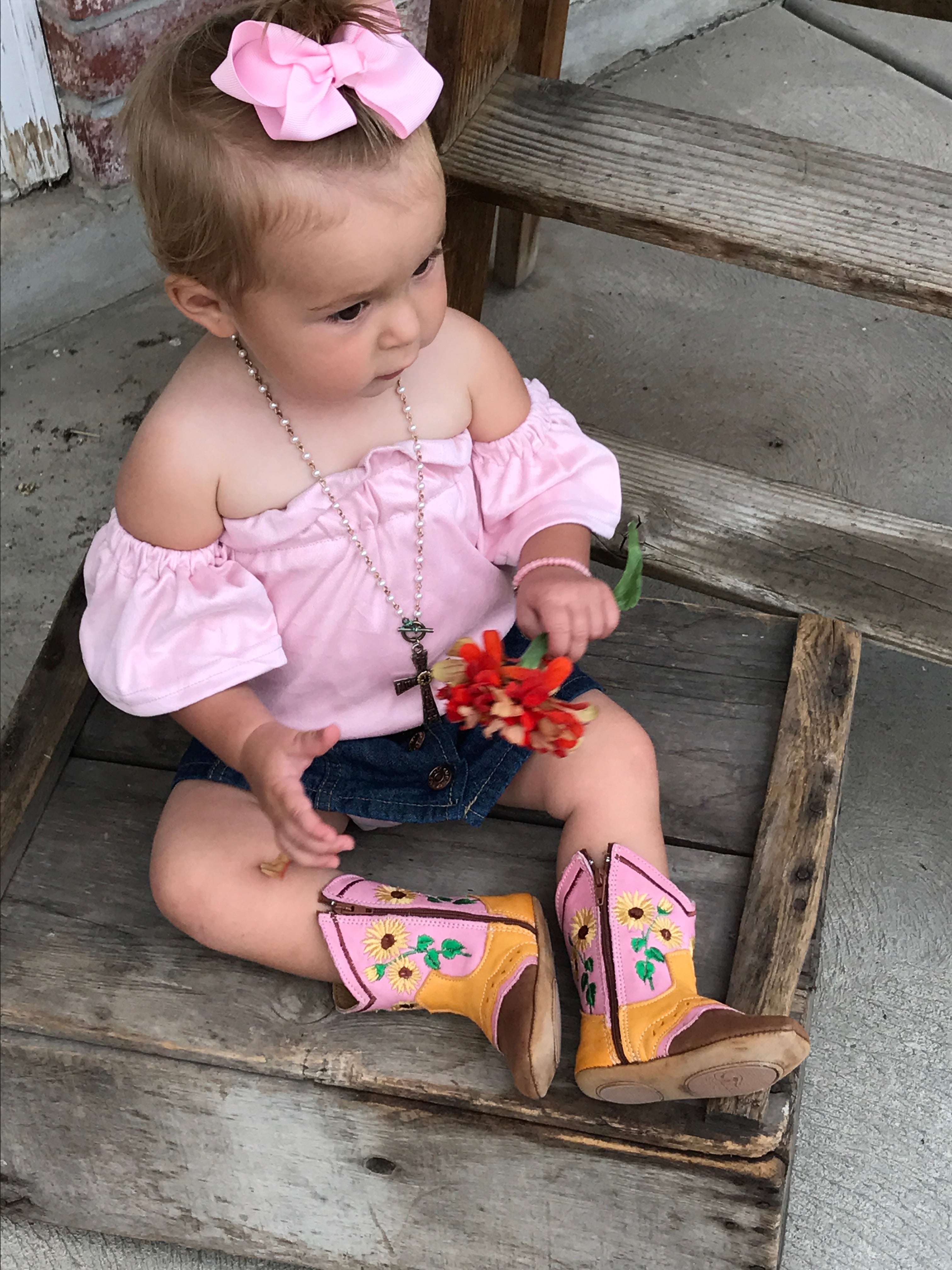 Pink hotsell baby boots